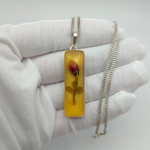 Jewelry - 22 Inch 925 Sterling Silver Cute Resin Flower Large Pendant Necklace